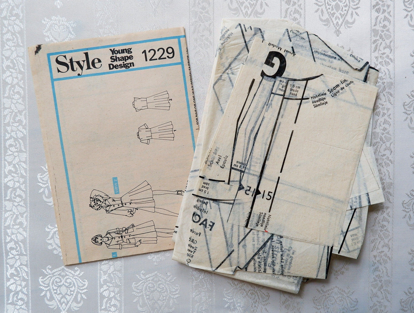 Style 1229, dress pattern, Size 14