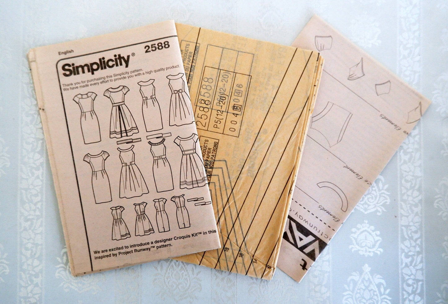 Simplicity 2588, dress pattern. Sizes 12 - 20
