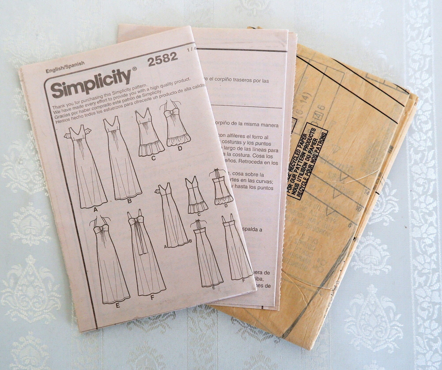 Simplicity 2582, dress pattern, petite pattern, sizes 6 - 14