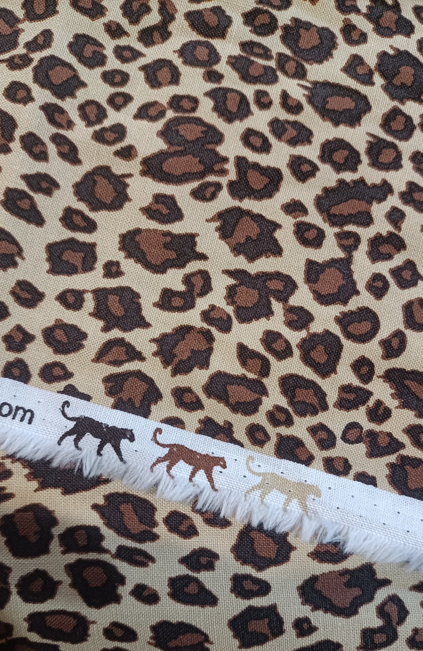 Fat Quarter - Small Leopard Print - Riley Blake - Cotton Fabric