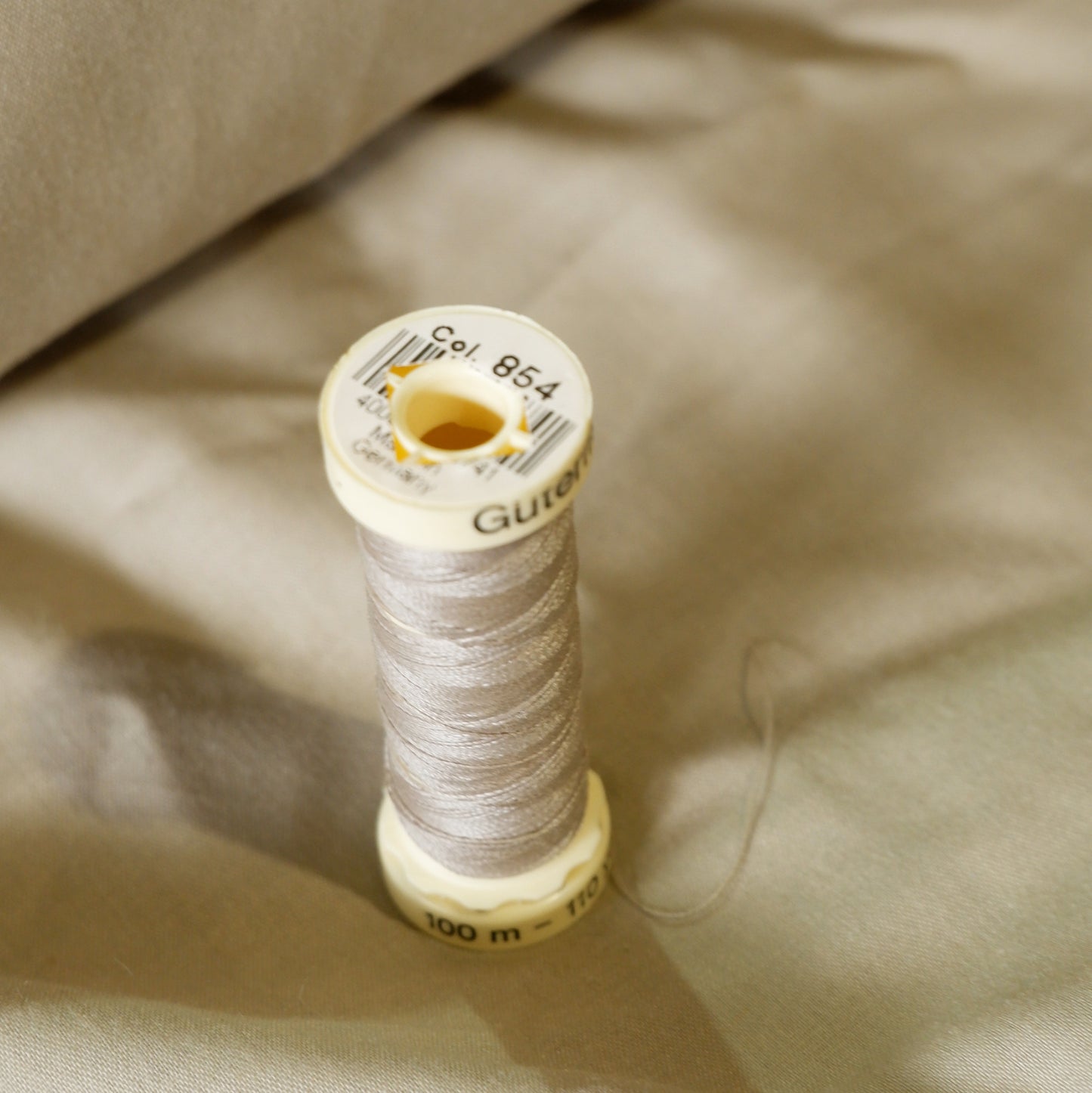 Taupe poplin with thread colour 854