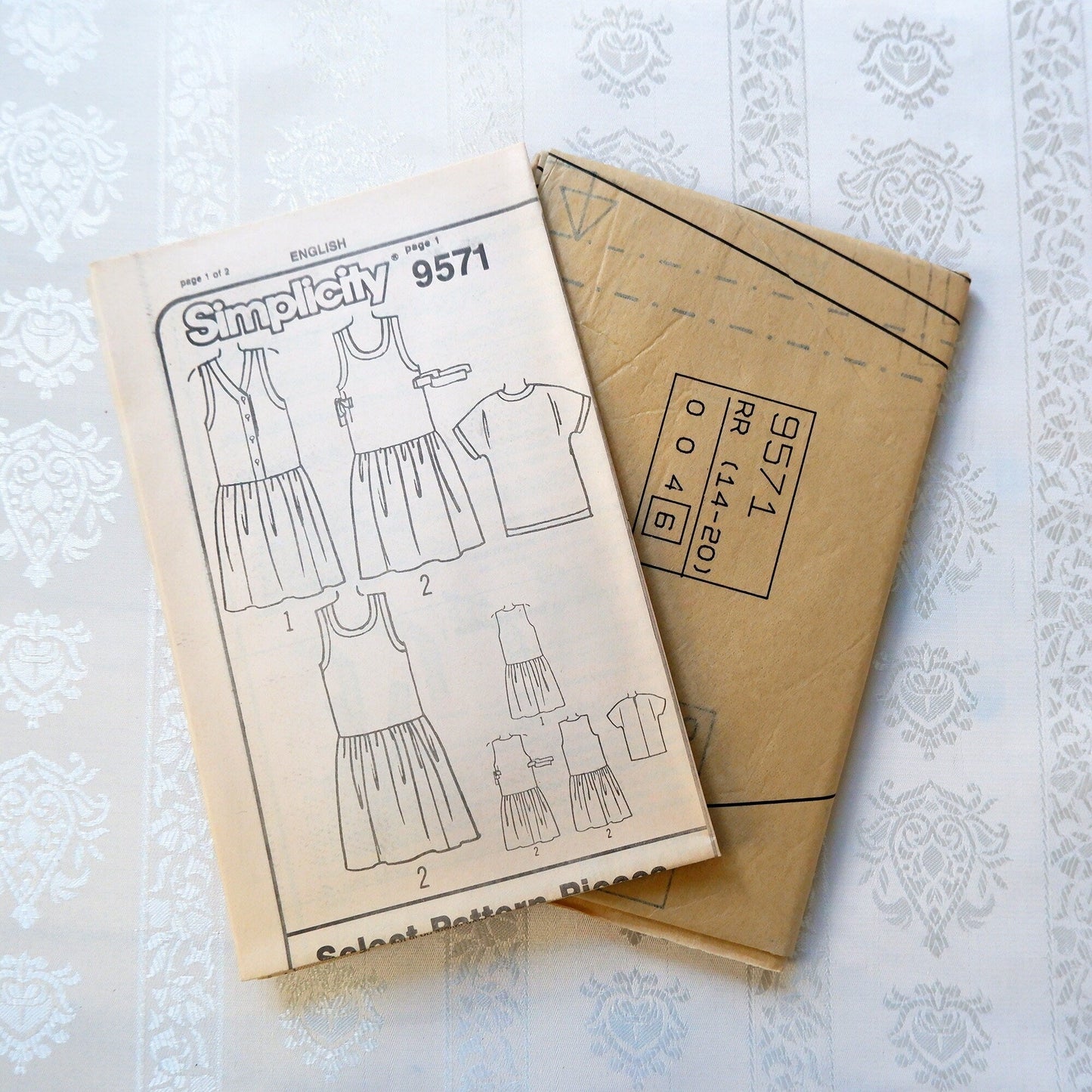 Simplicity 9571, maternity pinafore and pullover top pattern Sizes 14 - 20