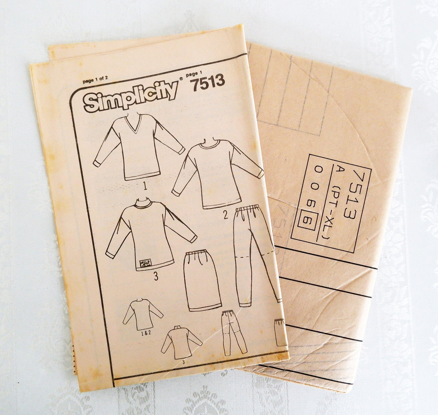 Simplicity 7513, Misses' pants shorts skirt and tunic pattern, sizes Petite - XL