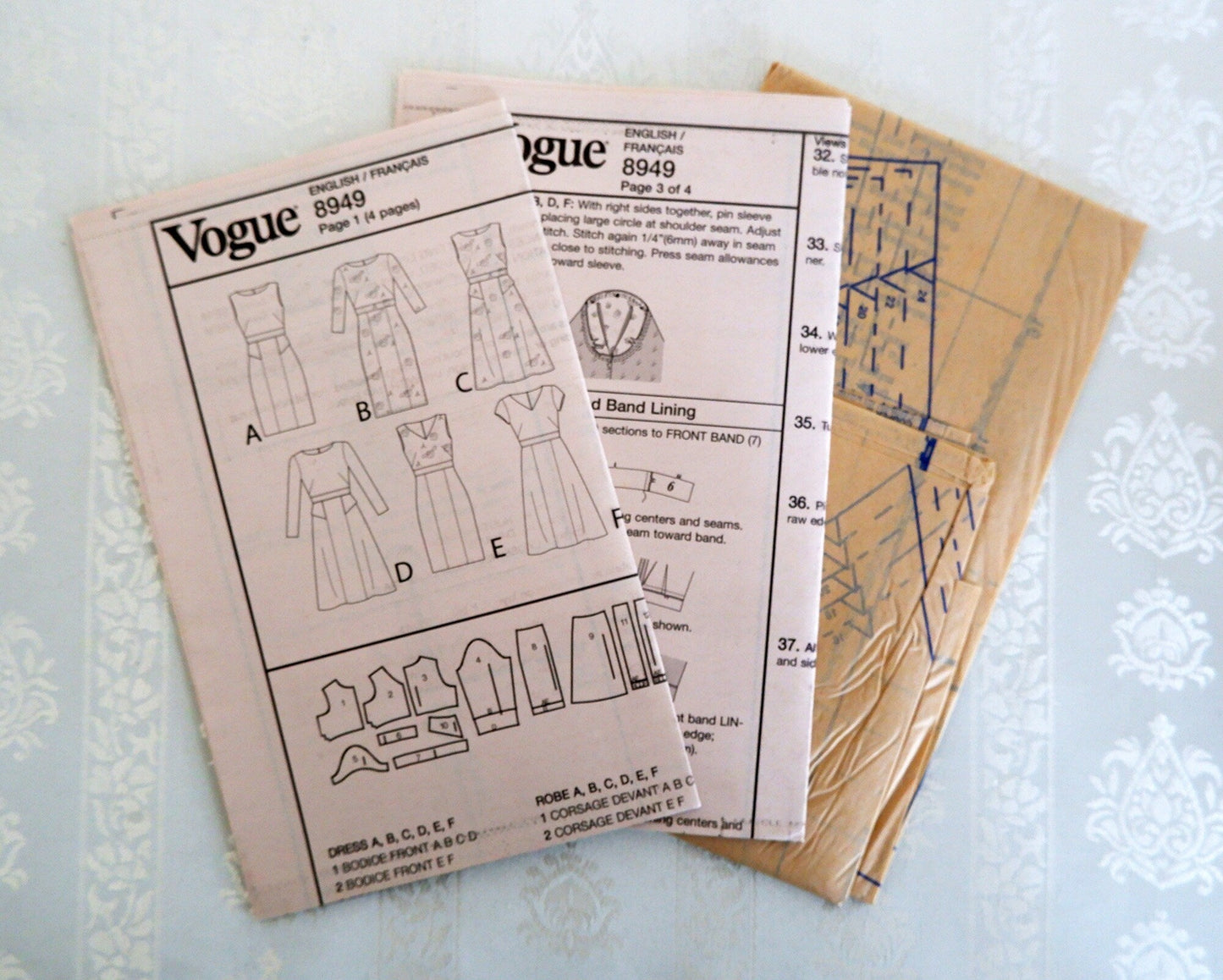 Vogue V8949, dress pattern. Sizes 16 - 24